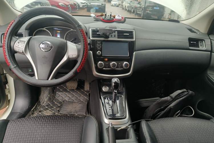 Used Nissan Tiida 2016 1.6L CVT Smart Drive Edition Center Console