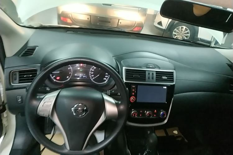 Used Nissan Tiida 2016 1.6L CVT Cool Dynamic Edition Center Console