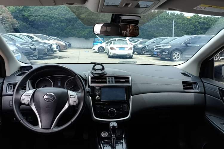 Used Nissan Tiida 2016 1.6L CVT ZhiZun Edition Center Console