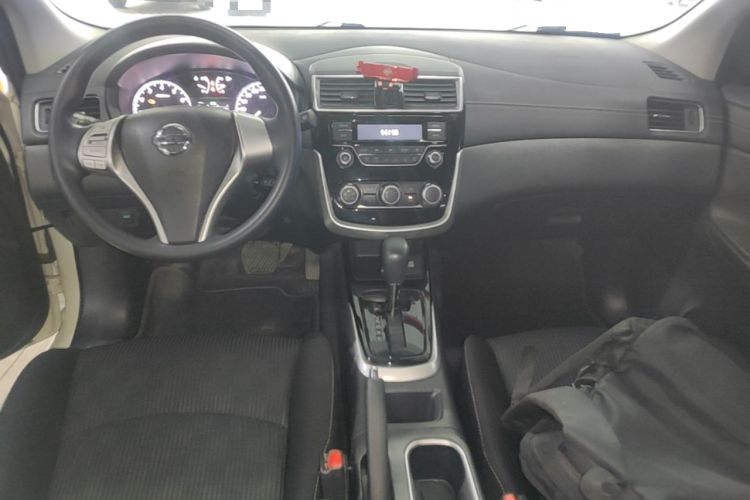 Used Nissan Tiida 2016 1.6L CVT Cool Dynamic Edition Center Console