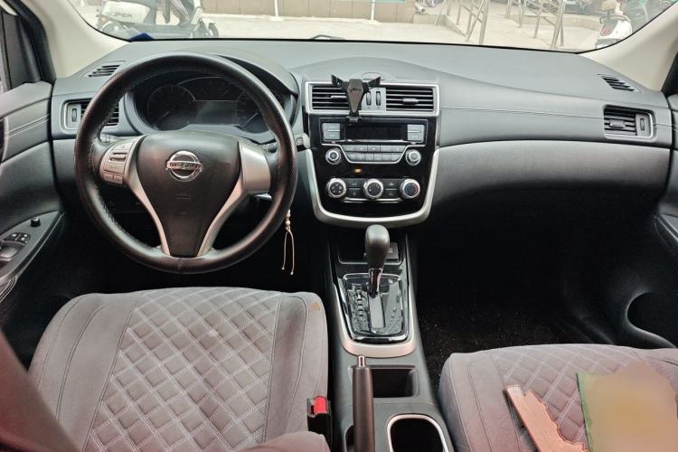 Used Nissan Tiida 2016 1.6L CVT Cool Dynamic Edition Center Console