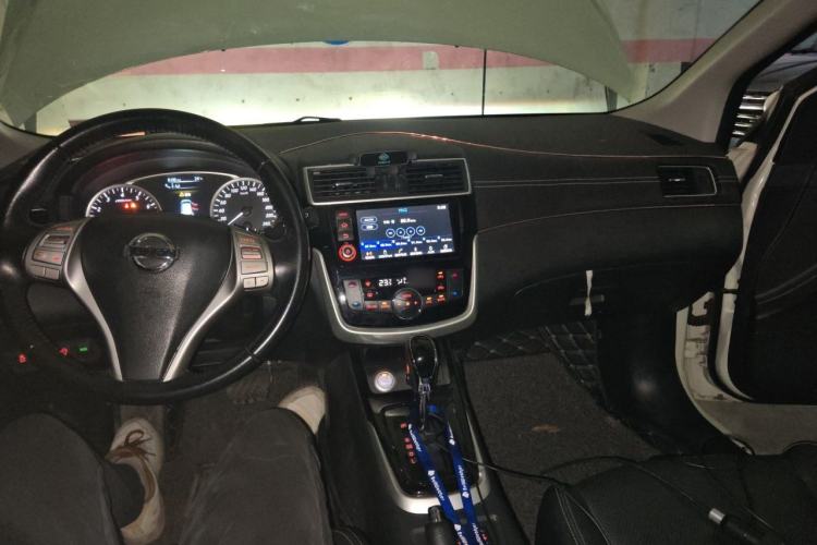 Used Nissan Tiida 2016 1.6L CVT ZhiZun Edition Center Console