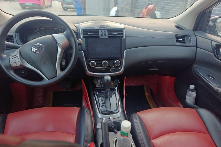 Used Nissan Tiida 2016 1.6L CVT Cool Dynamic Edition Center Console