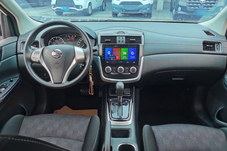 Used Nissan Tiida 2016 1.6L CVT Cool Dynamic Edition Center Console
