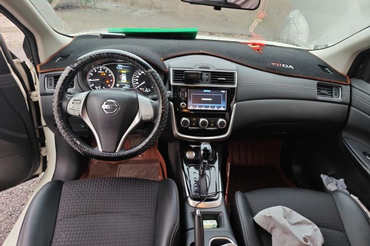 Used Nissan Tiida 2016 1.6L CVT Smart Drive Edition Center Console