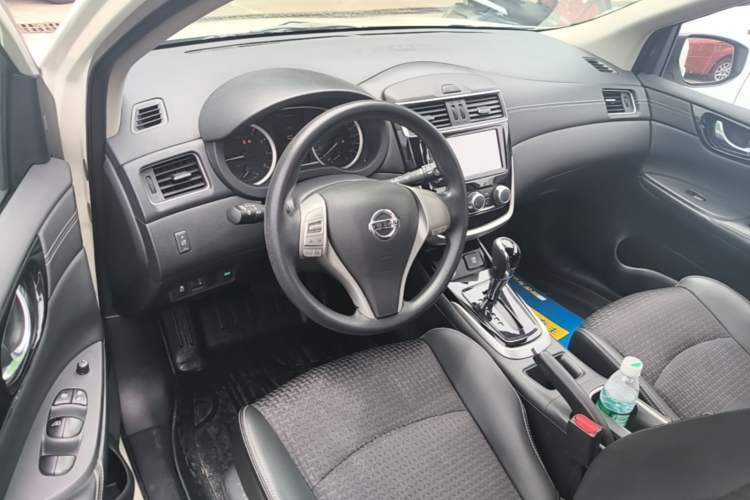 Used Nissan Tiida 2016 1.6L CVT Smart Drive Edition Center Console