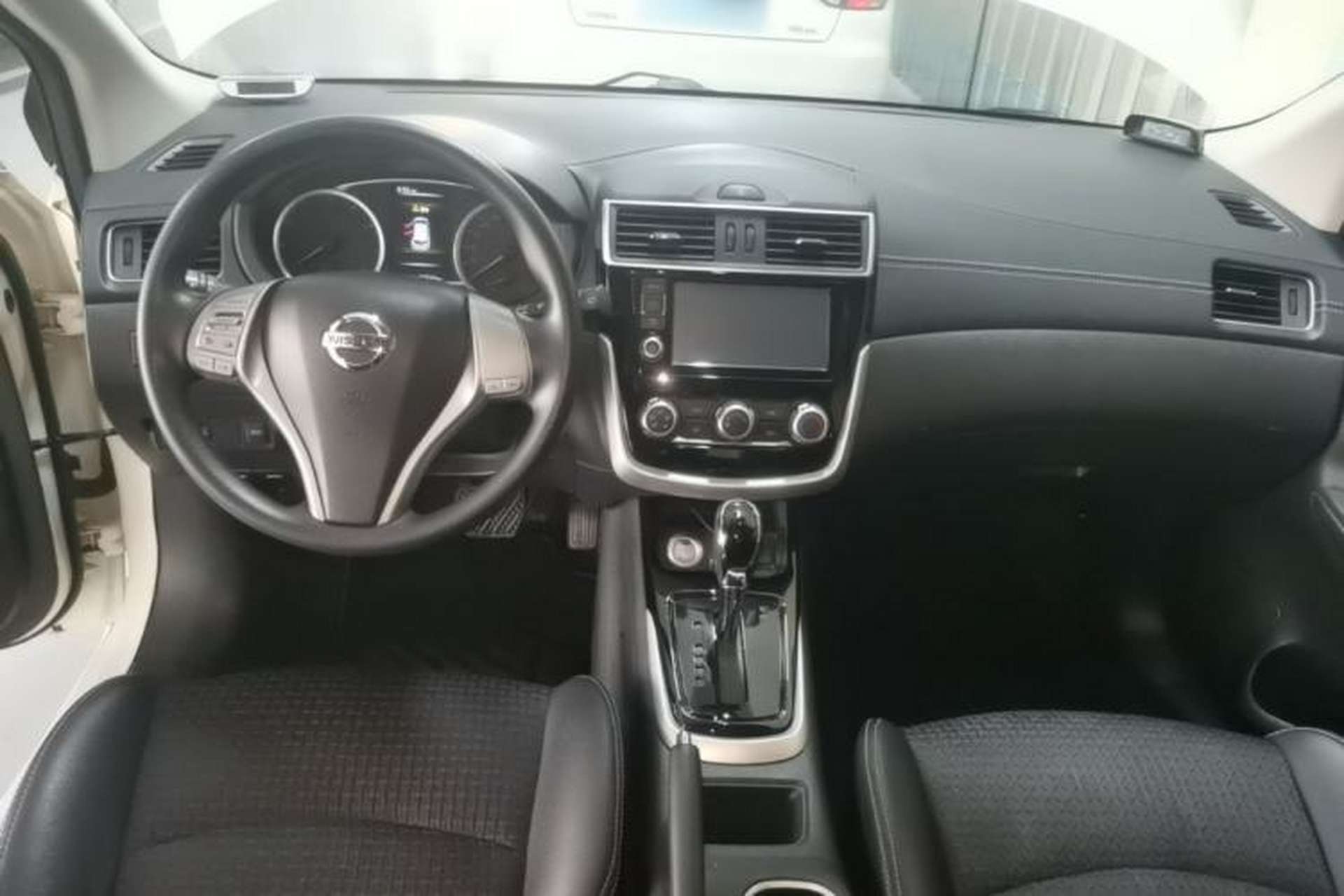 Used Nissan Tiida 2016 1.6L CVT Smart Drive Edition Center Console