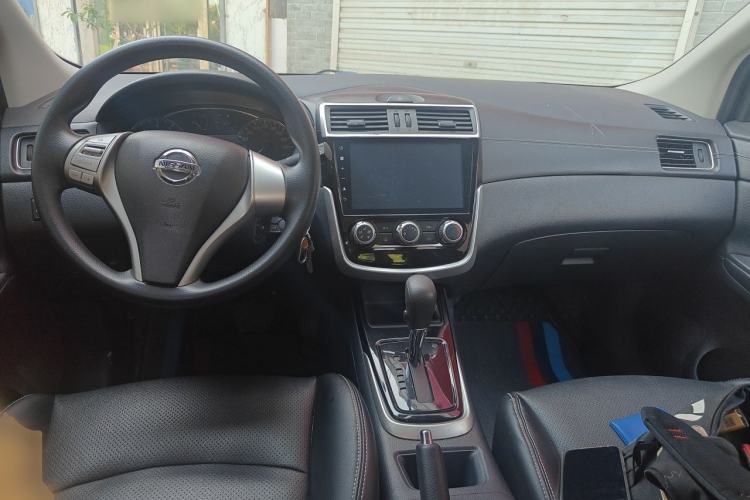 Used Nissan Tiida 2016 1.6L CVT Cool Dynamic Edition Center Console