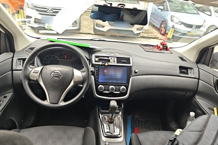 Used Nissan Tiida 2016 1.6L CVT Cool Dynamic Edition Center Console