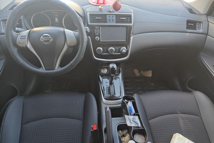 Used Nissan Tiida 2016 1.6L CVT Cool Dynamic Edition Center Console