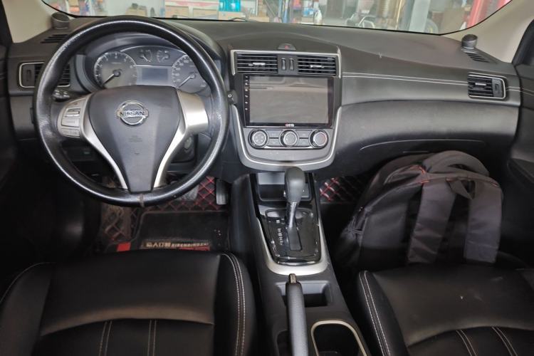 Used Nissan Tiida 2016 1.6L CVT Cool Dynamic Edition Center Console