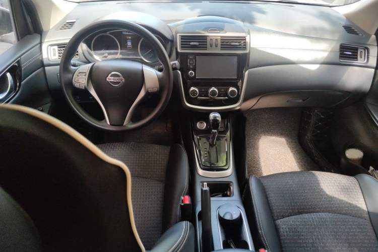 Used Nissan Tiida 2016 1.6L CVT Smart Drive Edition Center Console
