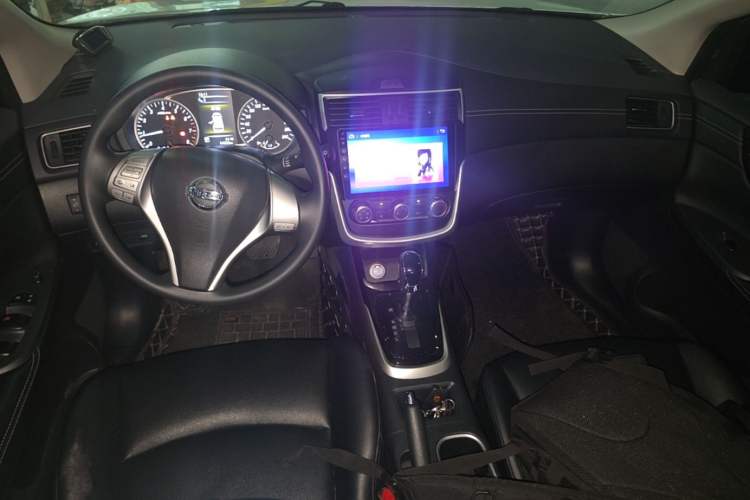 Used Nissan Tiida 2016 1.6L CVT Smart Drive Edition Center Console
