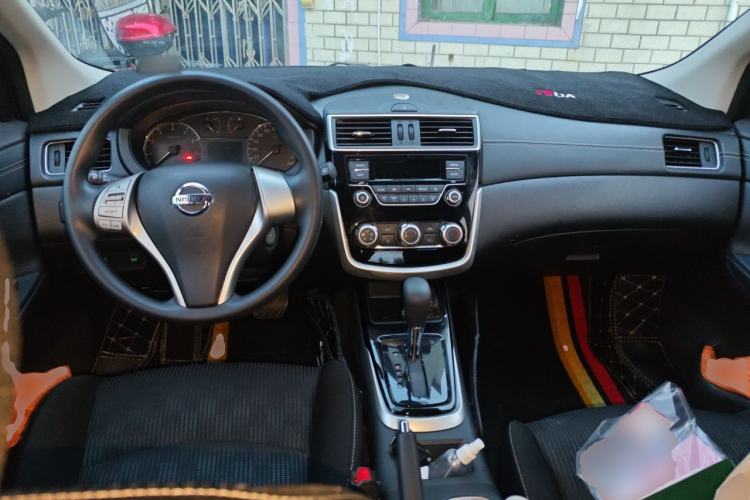 Used Nissan Tiida 2016 1.6L CVT Cool Dynamic Edition Center Console