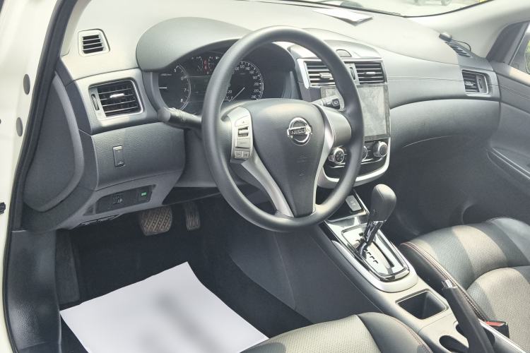Used Nissan Tiida 2016 1.6L CVT Cool Dynamic Edition Center Console