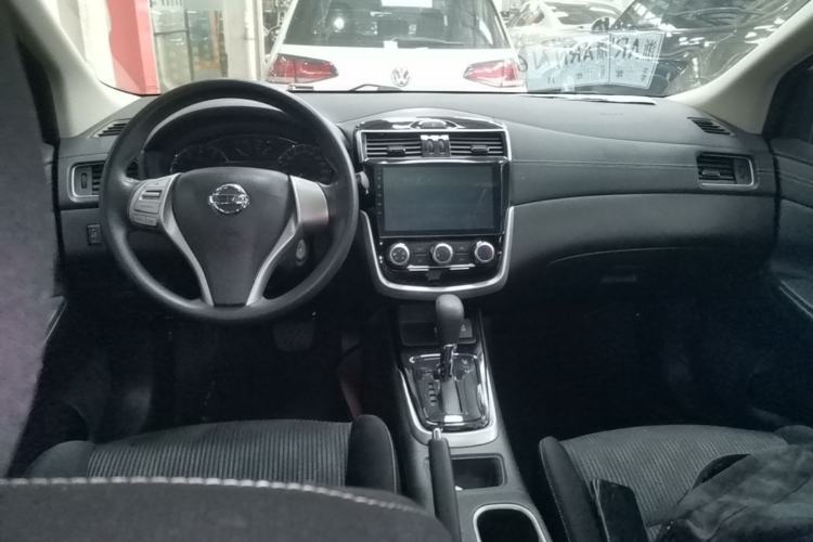 Used Nissan Tiida 2016 1.6L CVT Cool Dynamic Edition Center Console