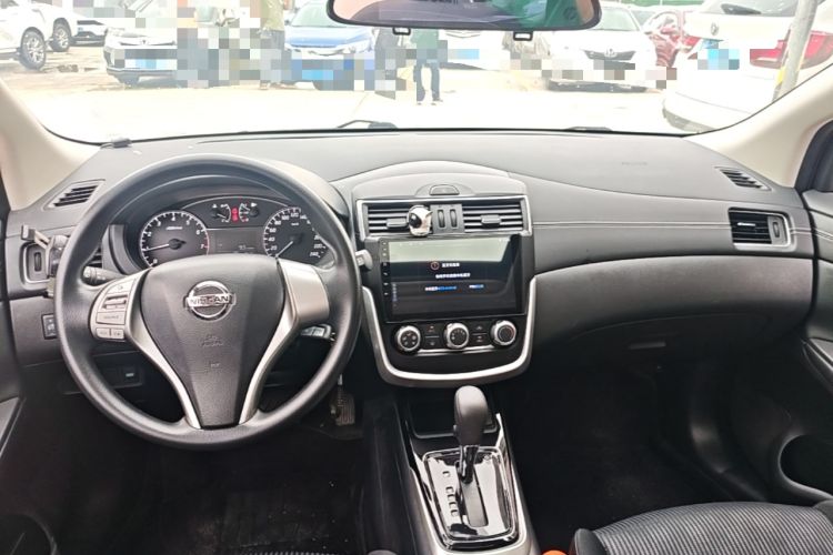 Used Nissan Tiida 2016 1.6L CVT Cool Dynamic Edition Center Console