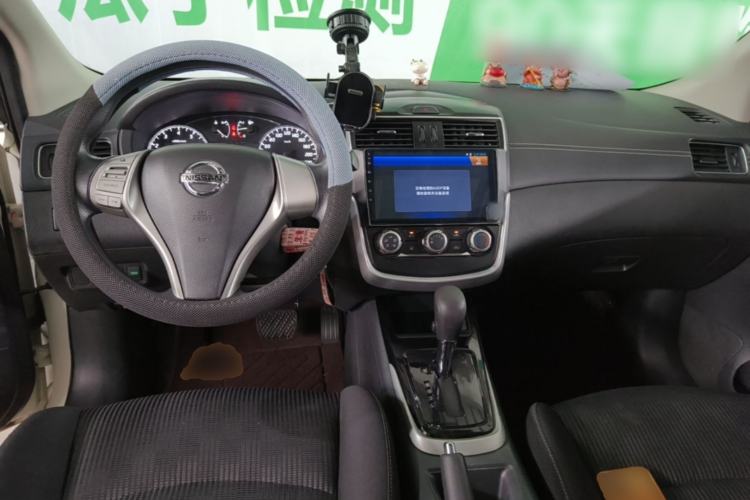 Used Nissan Tiida 2016 1.6L CVT Cool Dynamic Edition Center Console