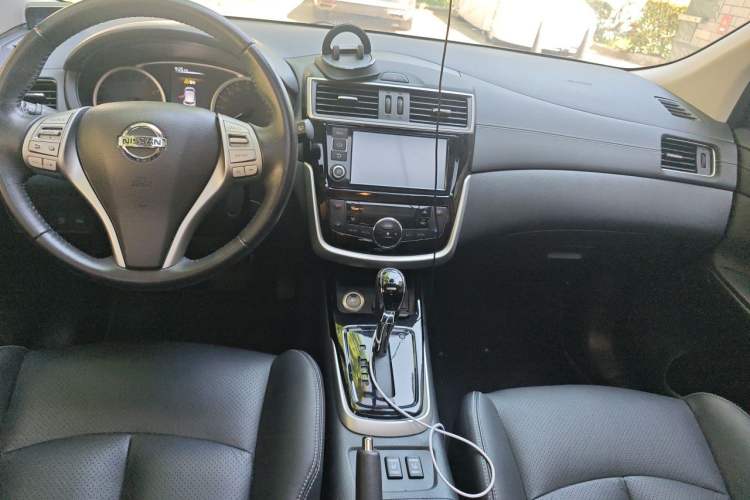 Used Nissan Tiida 2016 1.6L CVT ZhiZun Edition Center Console