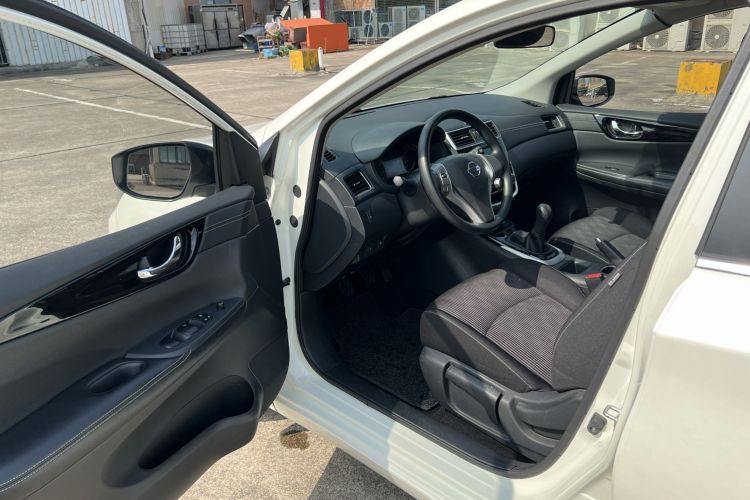 Used Nissan Tiida 2016 1.6L Manual Cool Edition Driver Seat