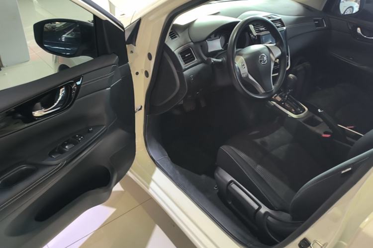 Used Nissan Tiida 2016 1.6L CVT Cool Dynamic Edition Driver Seat