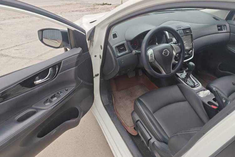 Used Nissan Tiida 2016 1.6L CVT Cool Dynamic Edition Driver Seat