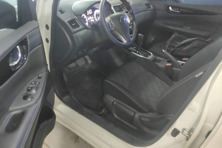 Used Nissan Tiida 2016 1.6L CVT Cool Dynamic Edition Driver Seat