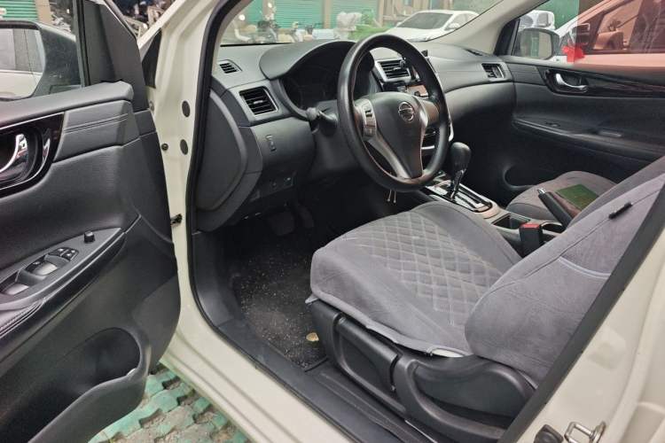 Used Nissan Tiida 2016 1.6L CVT Cool Dynamic Edition Driver Seat