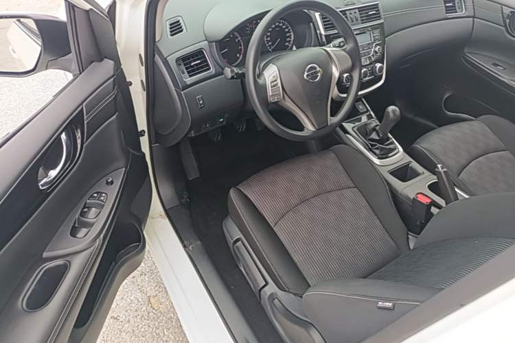 Used Nissan Tiida 2016 1.6L Manual Cool Edition Driver Seat