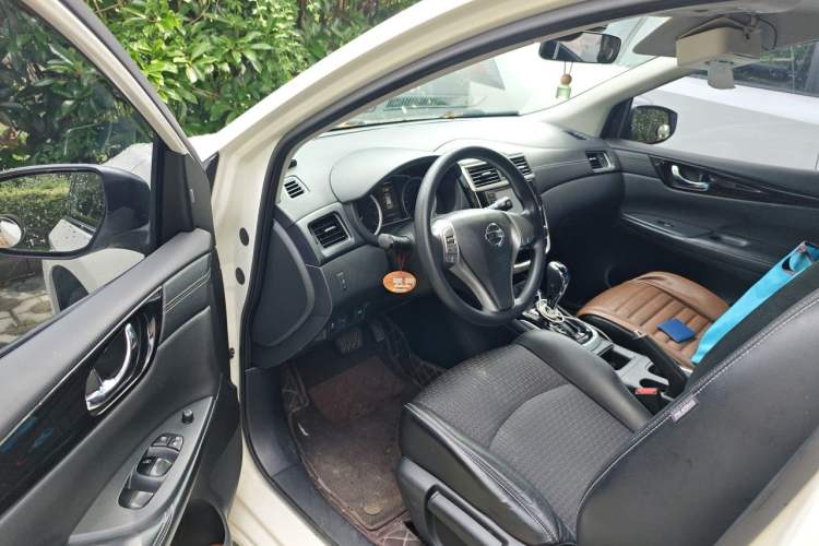 Used Nissan Tiida 2016 1.6L CVT Cool Dynamic Edition Driver Seat
