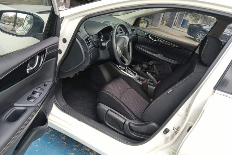 Used Nissan Tiida 2016 1.6L CVT Cool Dynamic Edition Driver Seat