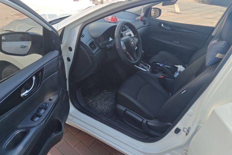 Used Nissan Tiida 2016 1.6L CVT Cool Dynamic Edition Driver Seat