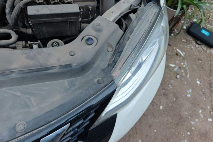 Used Nissan Tiida 2016 1.6L CVT Cool Dynamic Edition Engine Bay Left