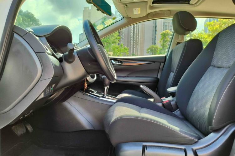Used Nissan Tiida 2016 1.6L CVT Cool Dynamic Edition Exterior 2