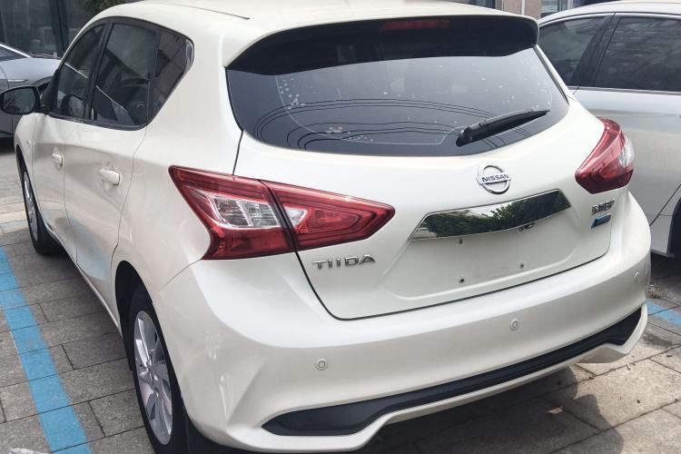 Used Nissan Tiida 2016 1.6L CVT Cool Dynamic Edition Exterior 2