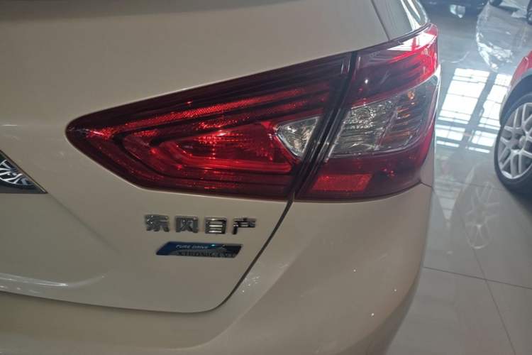 Used Nissan Tiida 2016 1.6L CVT Cool Dynamic Edition Exterior 3