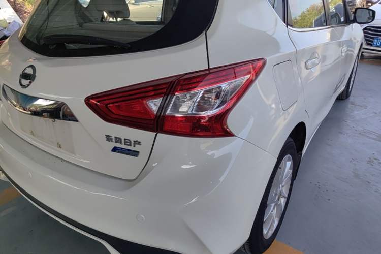 Used Nissan Tiida 2016 1.6L CVT Cool Dynamic Edition Exterior 3