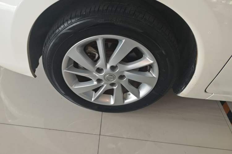 Used Nissan Tiida 2016 1.6L CVT Cool Dynamic Edition Exterior 4