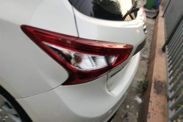 Used Nissan Tiida 2016 1.6L CVT Cool Dynamic Edition Exterior 4