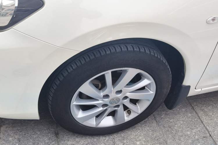 Used Nissan Tiida 2016 1.6L CVT Cool Dynamic Edition Exterior 4