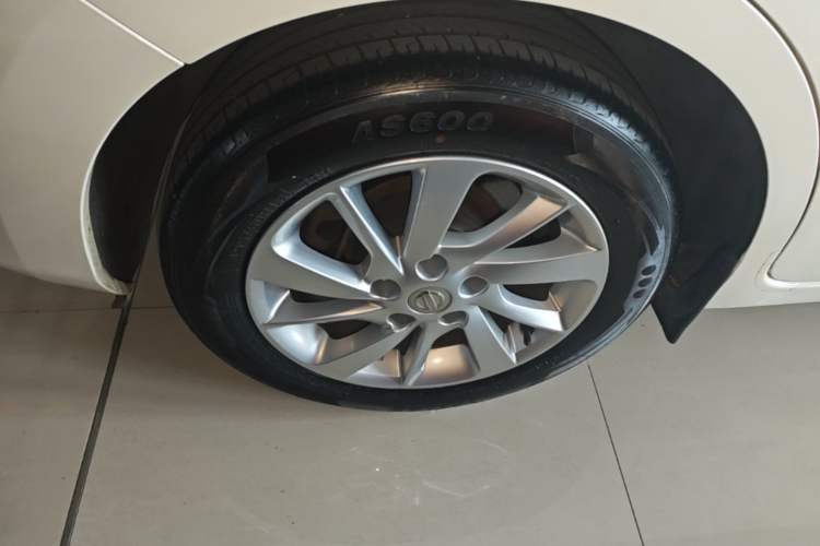 Used Nissan Tiida 2016 1.6L CVT Cool Dynamic Edition Exterior 5