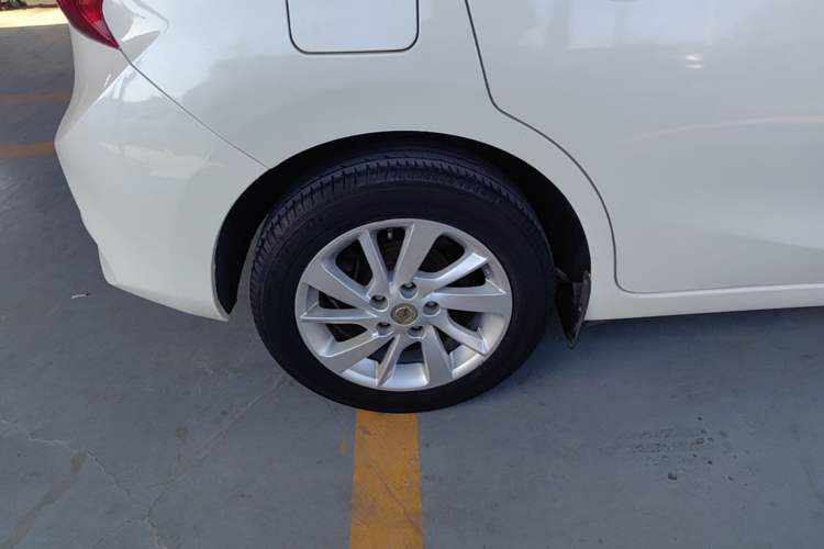 Used Nissan Tiida 2016 1.6L CVT Cool Dynamic Edition Exterior 5