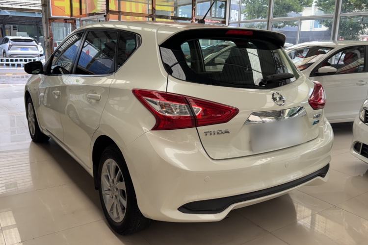 Used Nissan Tiida 2016 1.6L CVT Cool Dynamic Edition Exterior 5