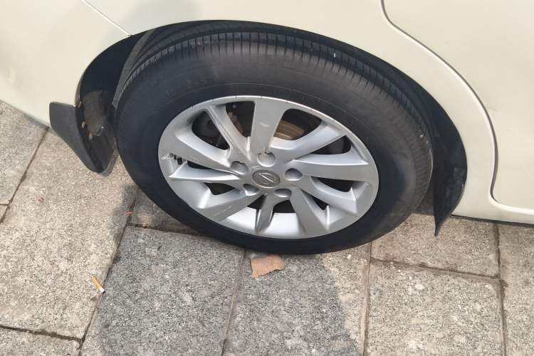 Used Nissan Tiida 2016 1.6L CVT Cool Dynamic Edition Exterior 5
