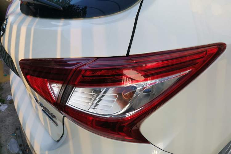 Used Nissan Tiida 2016 1.6L CVT Cool Dynamic Edition Exterior 6
