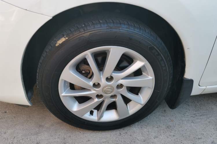 Used Nissan Tiida 2016 1.6L CVT Cool Dynamic Edition Exterior 7
