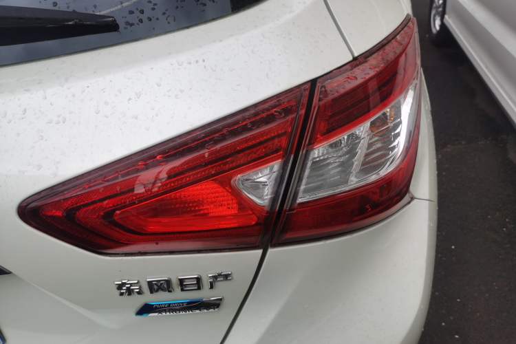 Used Nissan Tiida 2016 1.6L CVT Smart Drive Edition Exterior 8