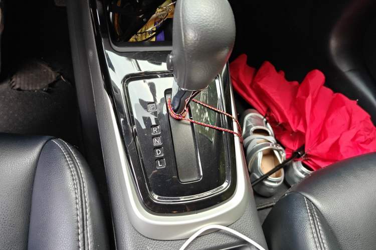 Used Nissan Tiida 2016 1.6L CVT Cool Dynamic Edition Gear Lever