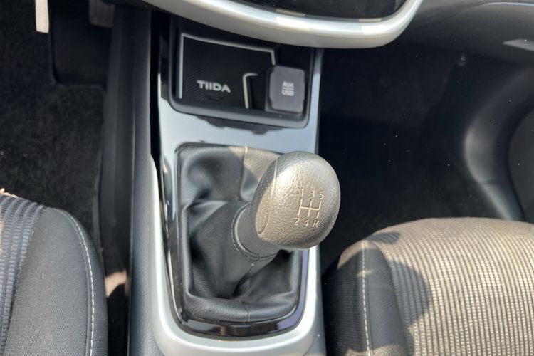 Used Nissan Tiida 2016 1.6L Manual Cool Edition Gear Lever