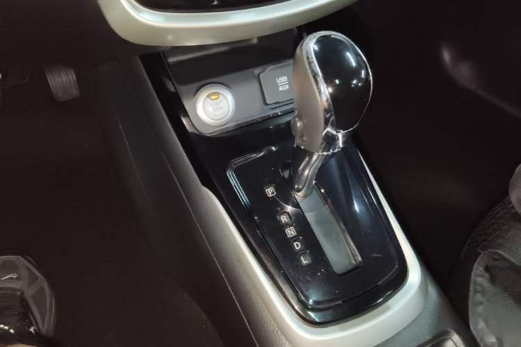 Used Nissan Tiida 2016 1.6L CVT Smart Drive Edition Gear Lever